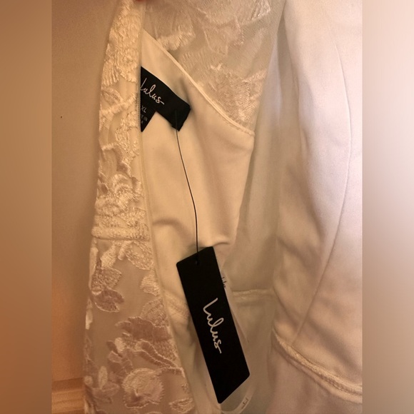 women’s white lace embroidered sleeveless romper - Picture 3 of 3